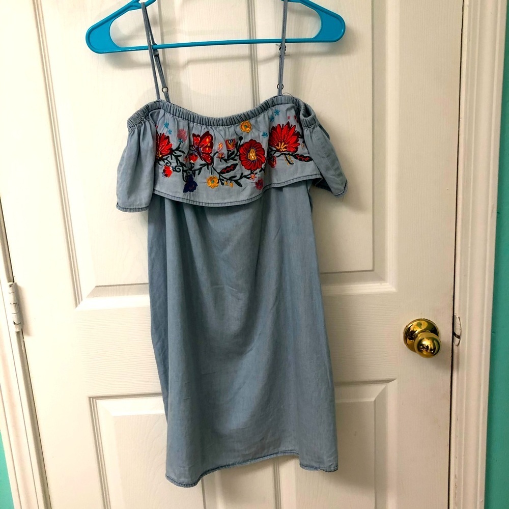 Love Chesley embroidered dress off shoulder chambray size small